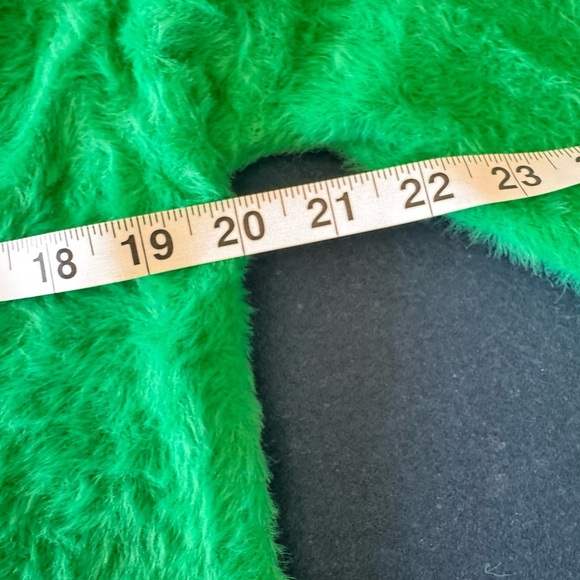 HALOGEN fun fuzzy flattering green vneck sweater💚super soft! Zoom in for more💚 - Picture 5 of 10